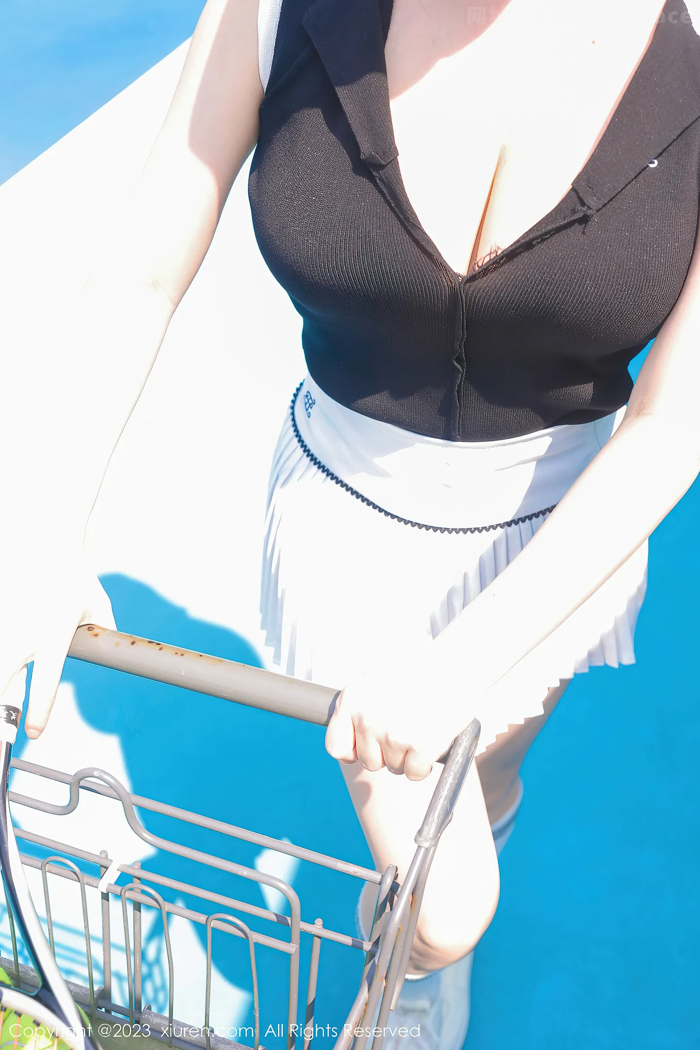 图片[2]-[XiuRen秀人网]VOL.7467 模特豆瓣酱性感白色短裙网球运动服饰秀翘臀美腿撩人诱惑写真80P-秀人网官方网站